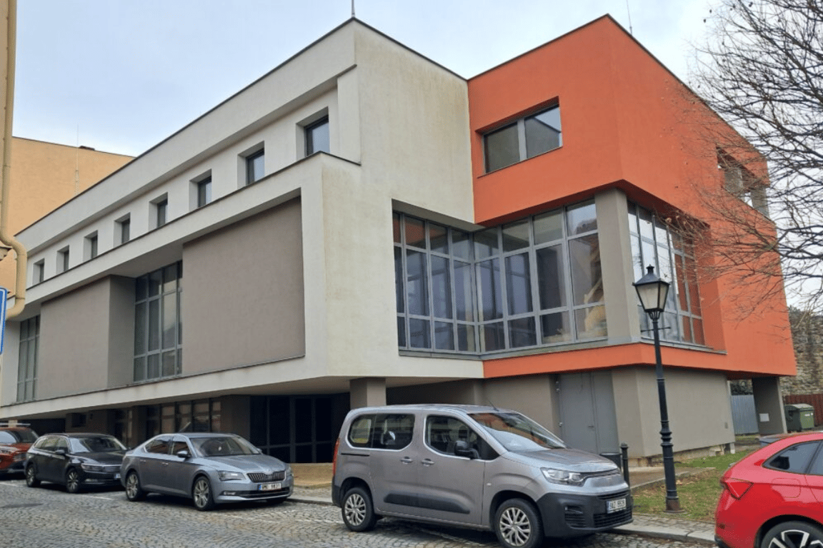 Novojičínská radnice opět prodává nevyužívanou přístavbu Hotelu Praha