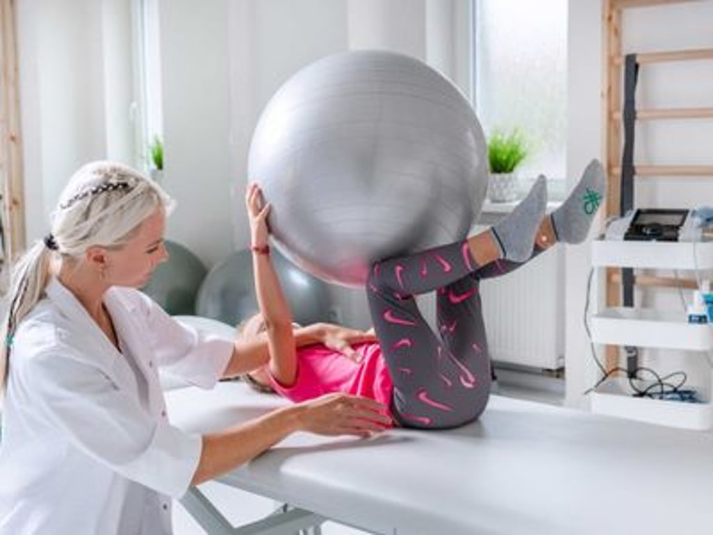 Karlovarsko konečně dostane obor pro fyzioterapeuty, jedná s Univerzitou Karlovou
