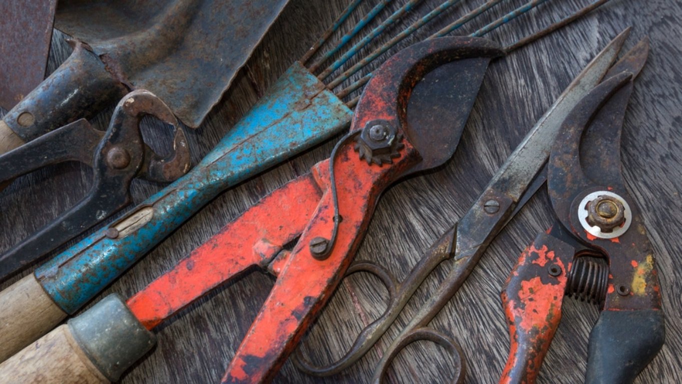 Dědečkův způsob, jak se zbavit rzi, funguje spolehlivě. Kov po něm září jako nový