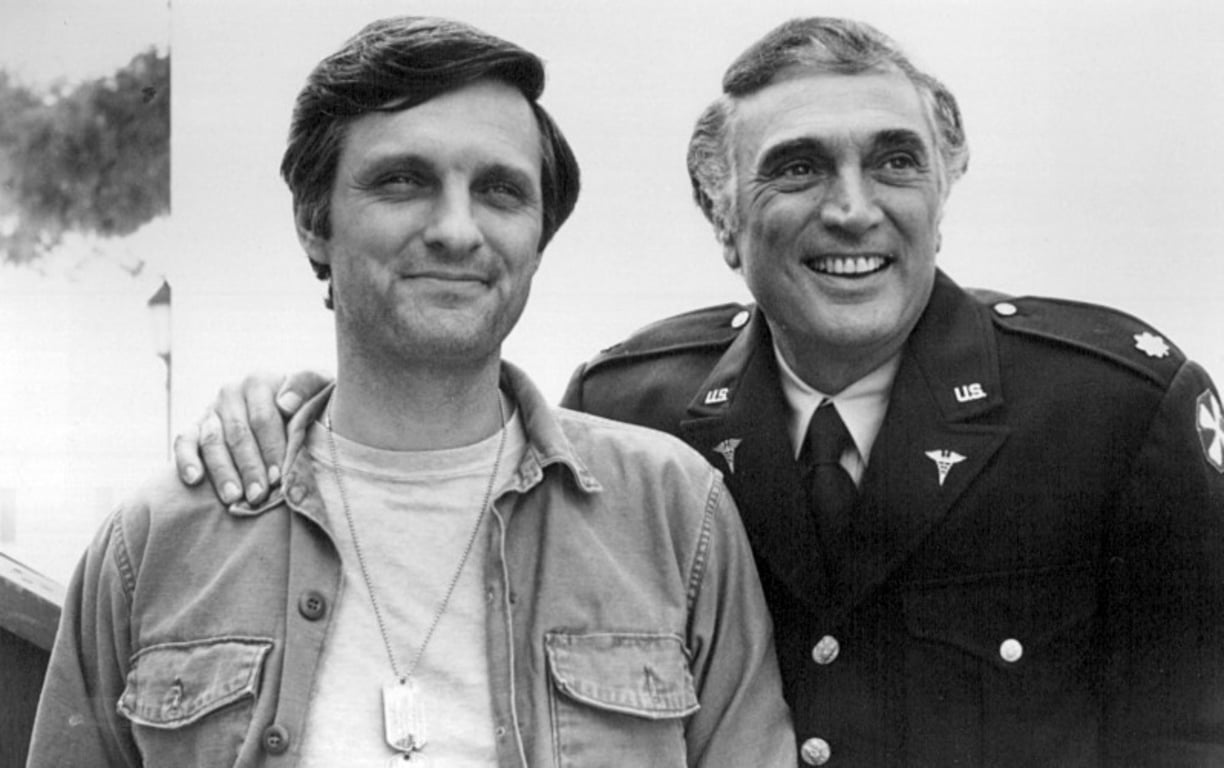 Alan_Alda_Robert_Alda_MASH_1975 (1)