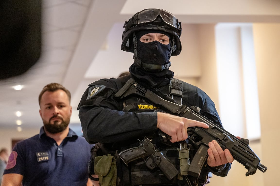 Za vraždu dvou prodavaček v Hradci Králové dostal mladistvý deviant devět let vězení