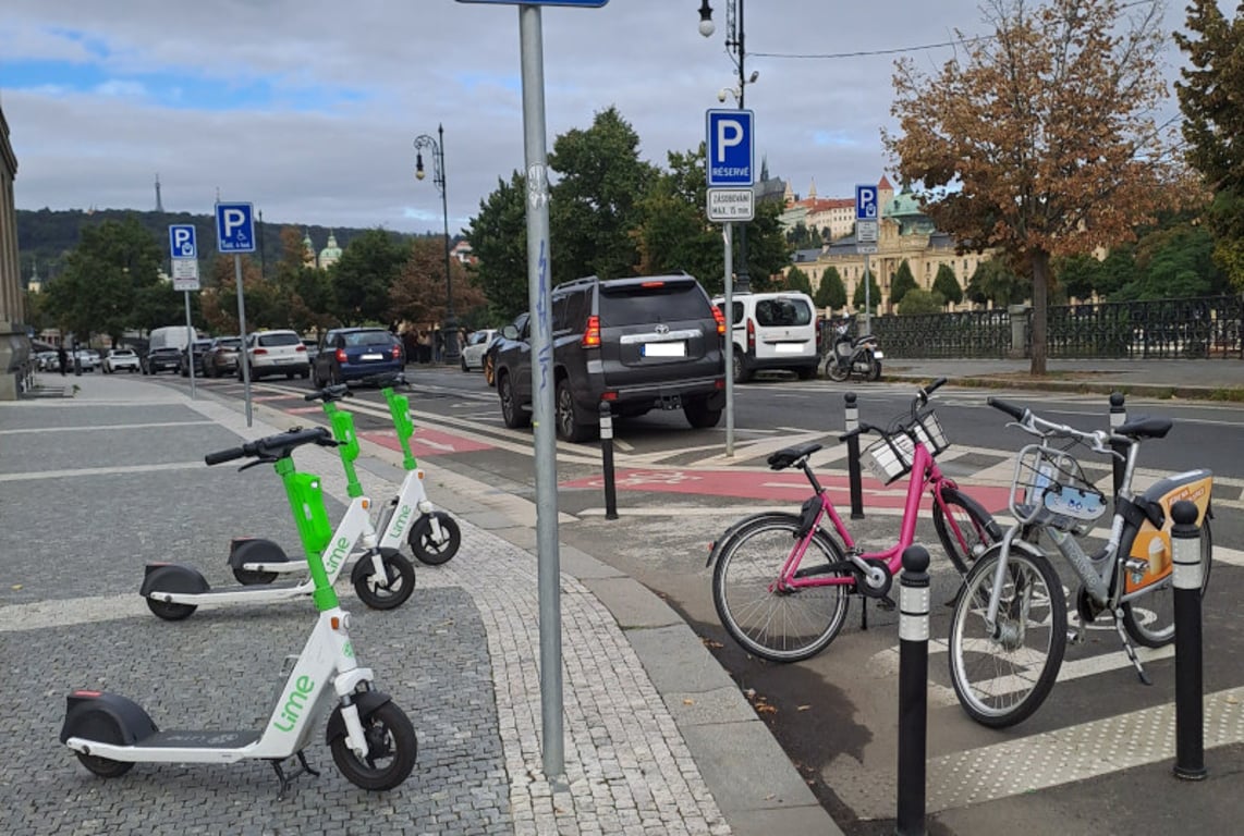 Praha od ledna zakáže sdílené elektrokoloběžky