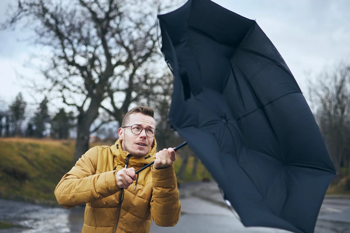 Léto definitivně končí. ČHMÚ vydal varování, počasí se zlomí během pár hodin a čeká nás prudký déšť.