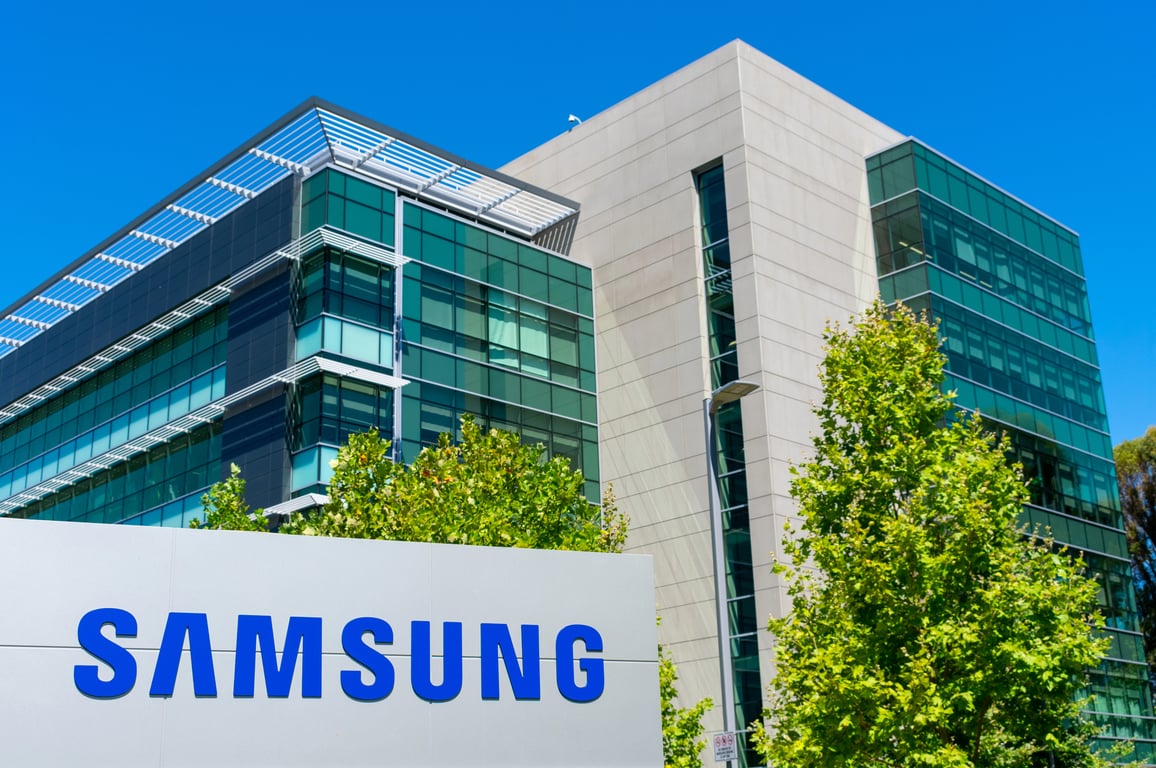 Očekávali jste od Samsungu jen další telefon? Tohle vás doslova vytrhne z reality