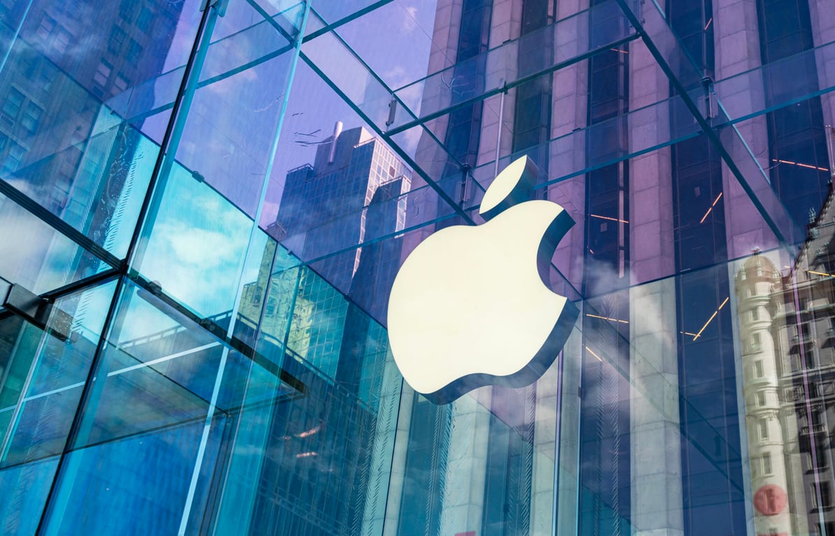 Apple drtí trh i bez slev. iPhone 17 táhne rekordní prodeje