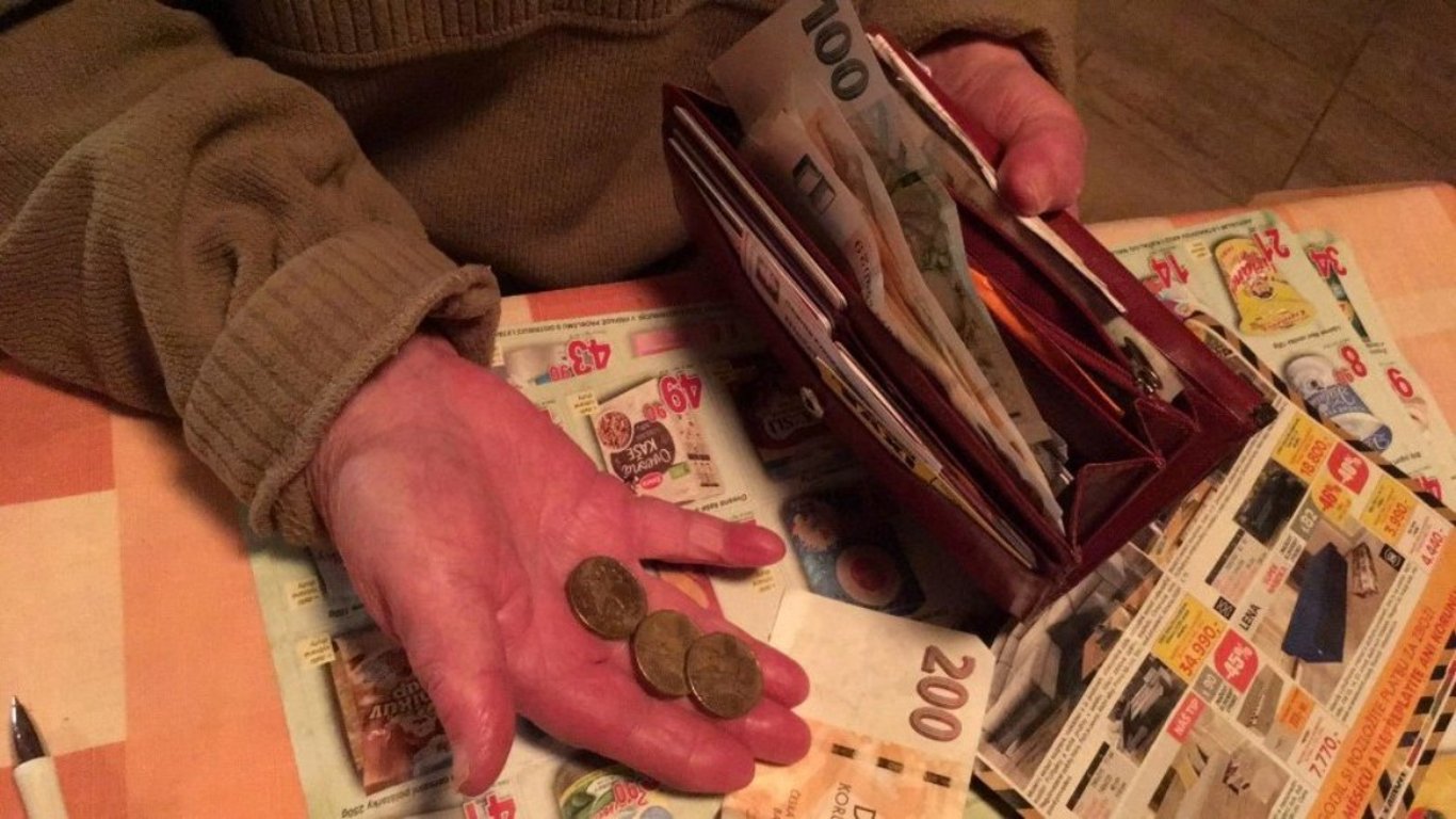 Stát začal vyplácet novou dávku, nárok mají statisíce Čechů. Spočítali jsme, kolik peněz dostanete