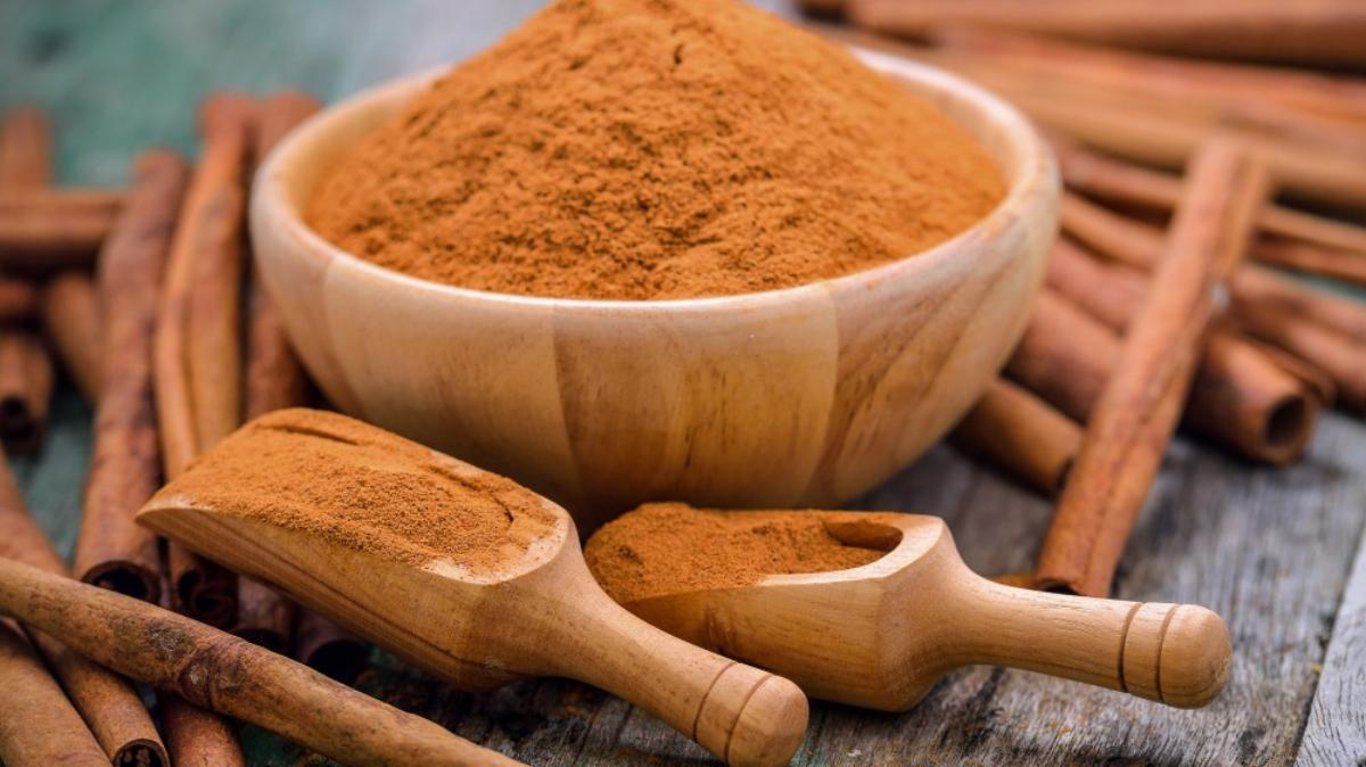 Skořice ochrání půdu v květináči i rostliny před plísní