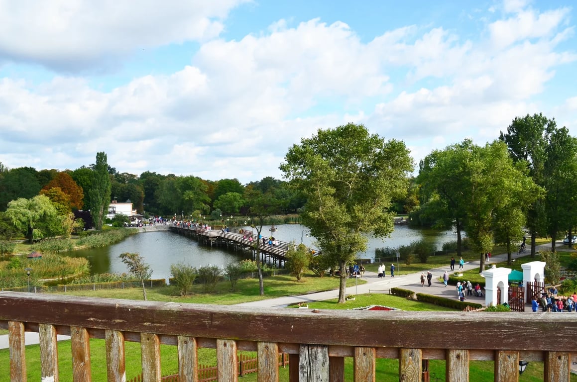 Lázeňský park, který nemá obdoby. Jen kousek od českých hranic nalezneme místo, kam jezdili slavní lidé