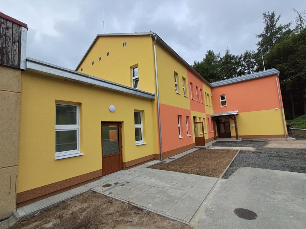 Nejdek obnovil 30 let chátrající školku, rekonstrukce stála téměř 29 milionů