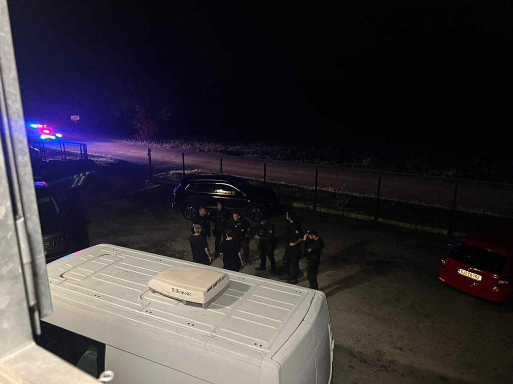 Policie evakuovala televizi Šlágr, anonym nahlásil bombu v přímém přenosu