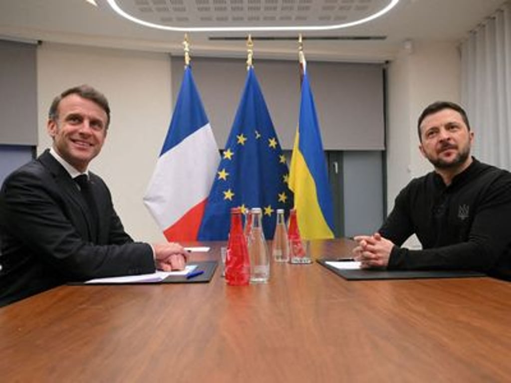 Šéf NATO nadbíhal Trumpovi a Macron ohlásil: "Seriózní návrhy nejsou na stole"