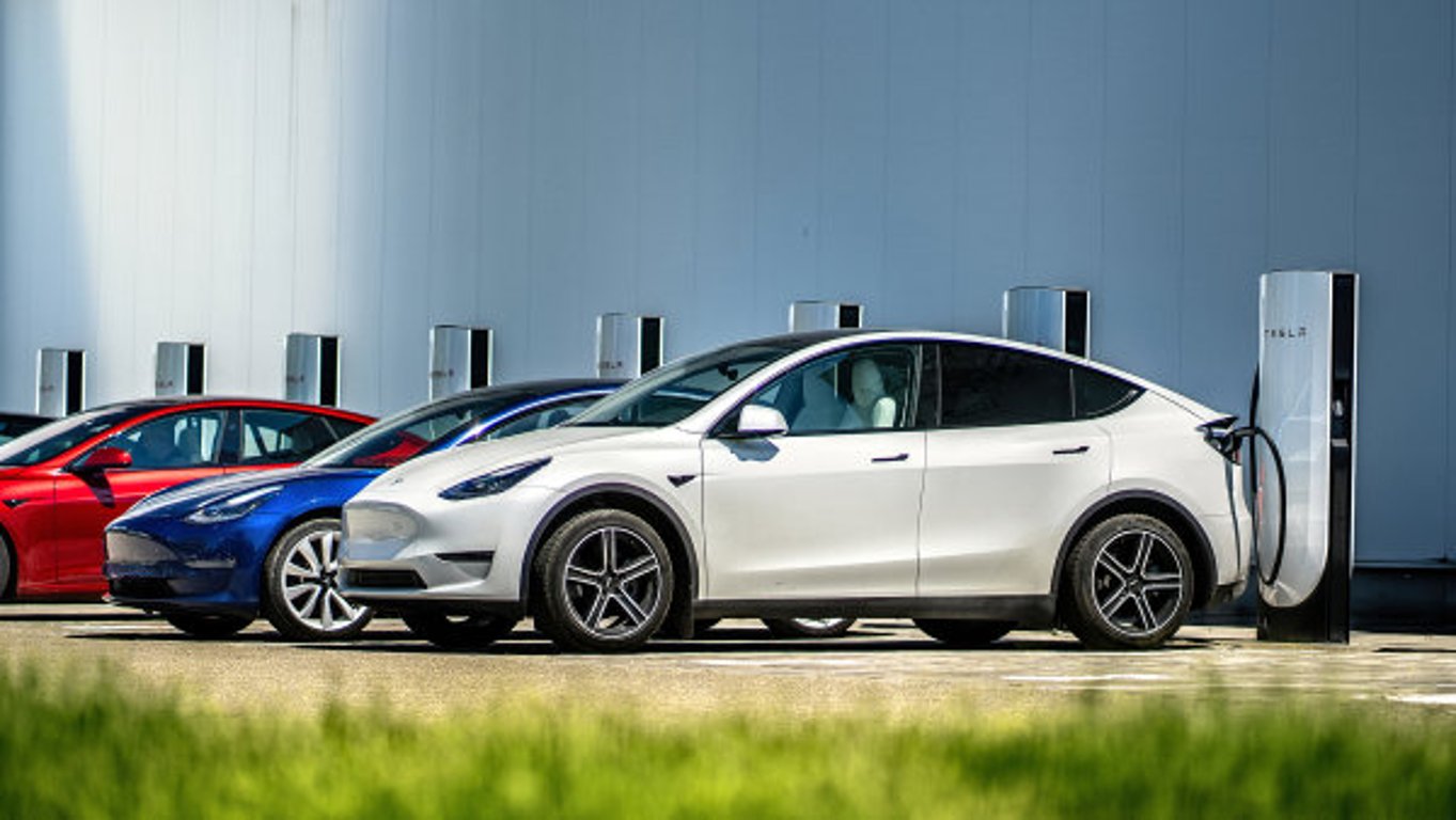 Muskova Tesla zaznamenala rekordní tržby, prodala i nejvíc aut za kvartál