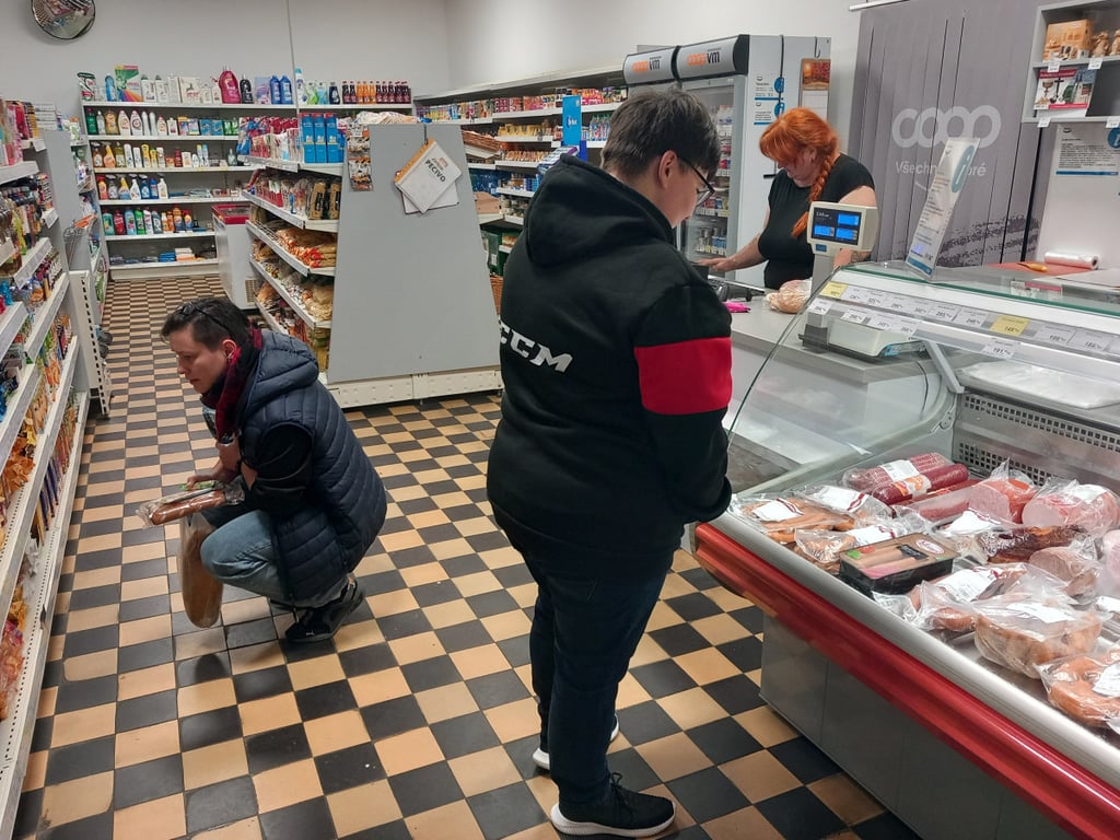 VIDEO: Prodejna v Řehořově se dostala do 21. století. Nově je to samoobsluha