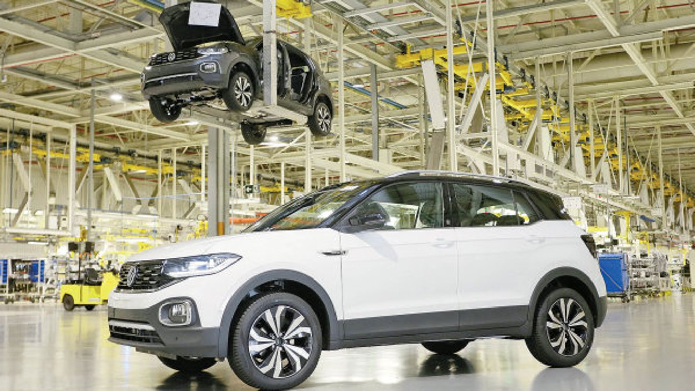 Spor o producenta čipů Nexperia dopadá na automobilky, obávají se narušení výroby