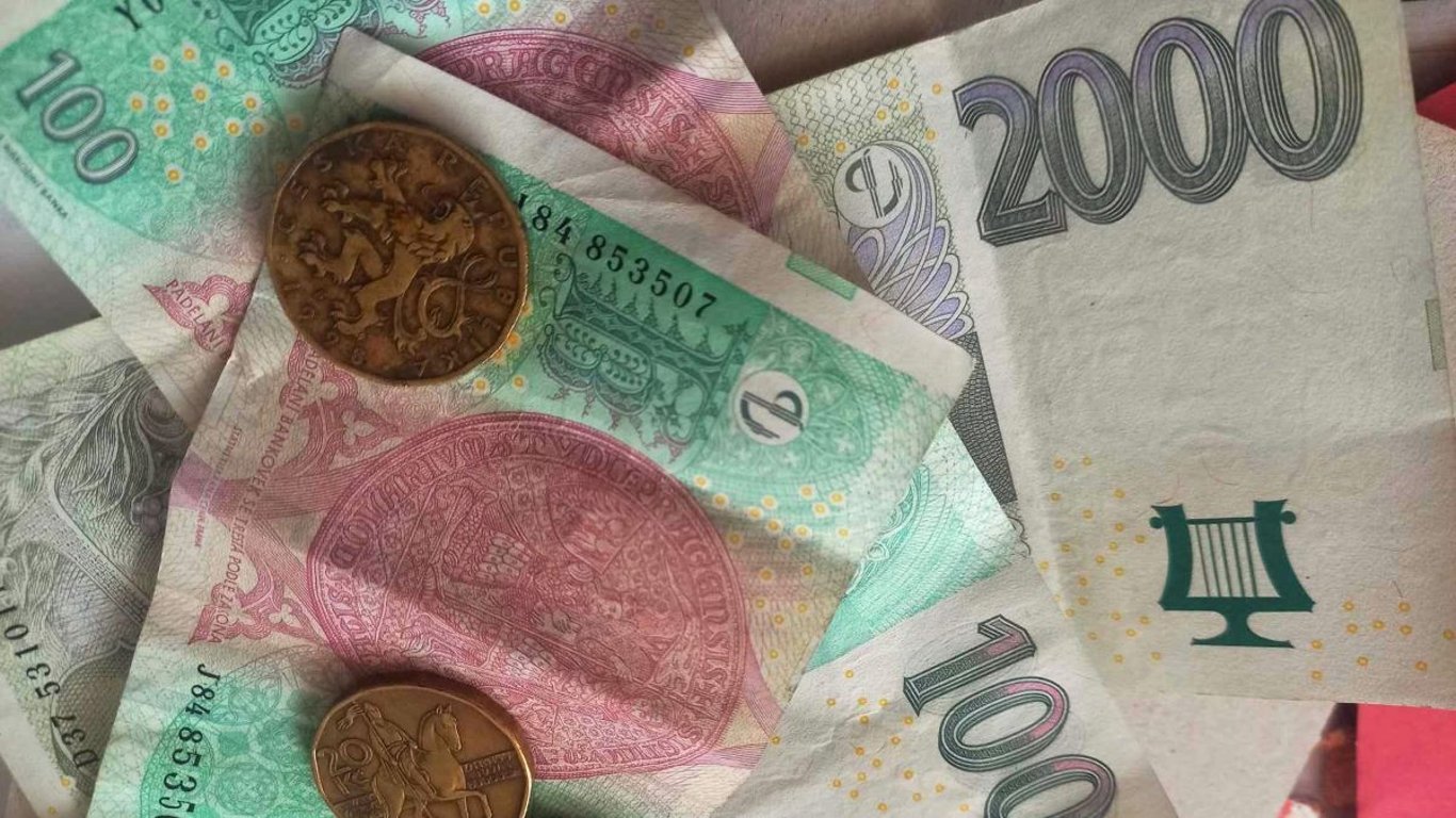 Máte v peněžence některou z těchto bankovek? Zpozorněte, v roce 2025 s nimi nemůžete platit. Nikde vám je nevezmou