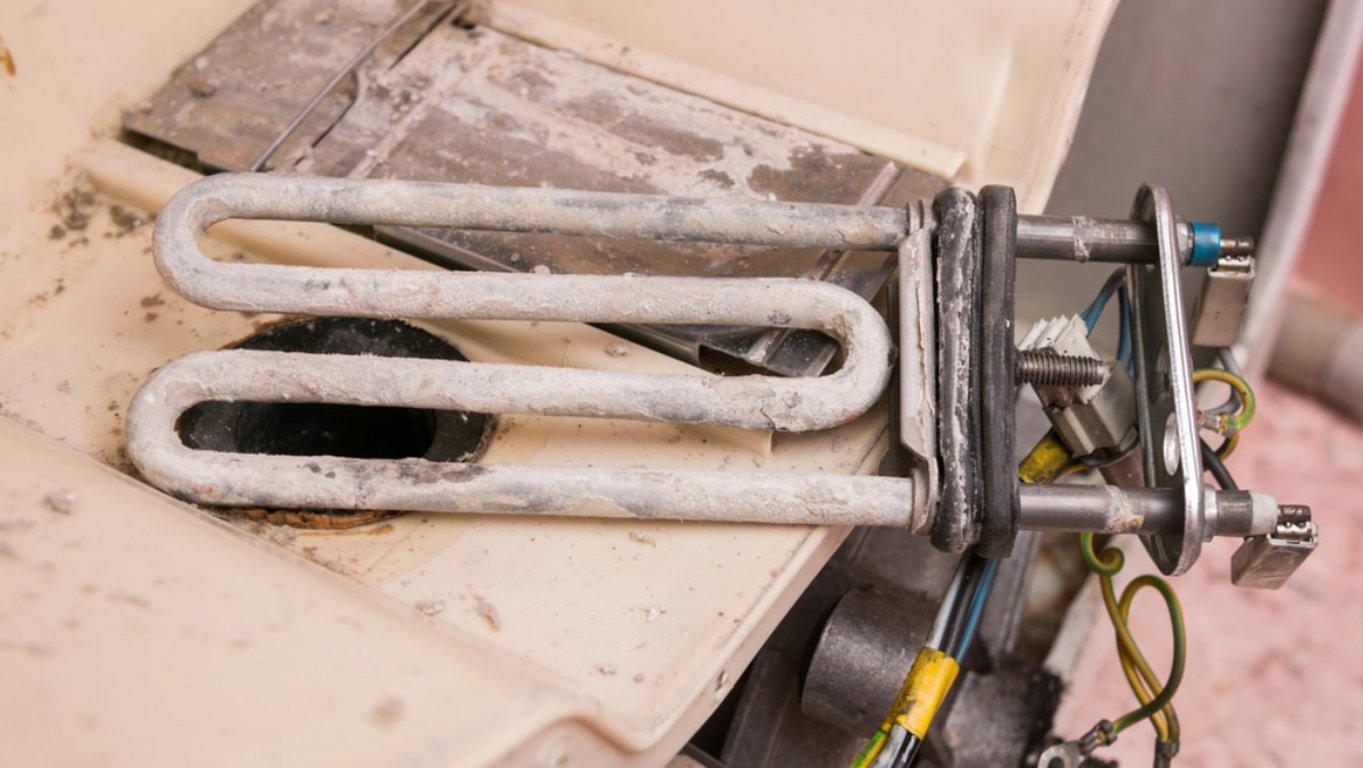 Vodní kámen i plíseň z pračky zmizí během chvíle. Tajemství je v jednoduché směsi z kuchyně