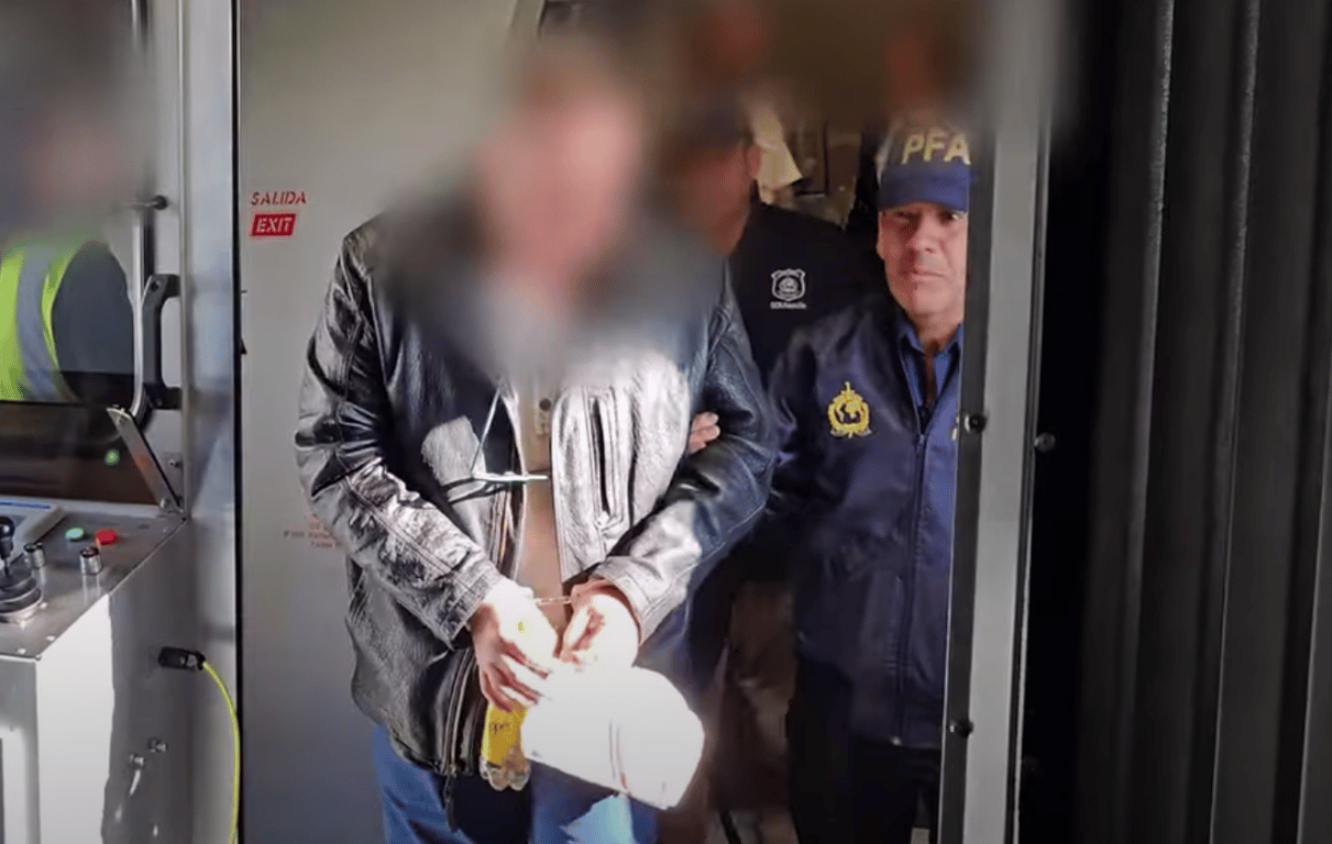 Z Ostravy do Paraguaye a zpět. Exposlanec Wolf je po letech na útěku v rukou policie