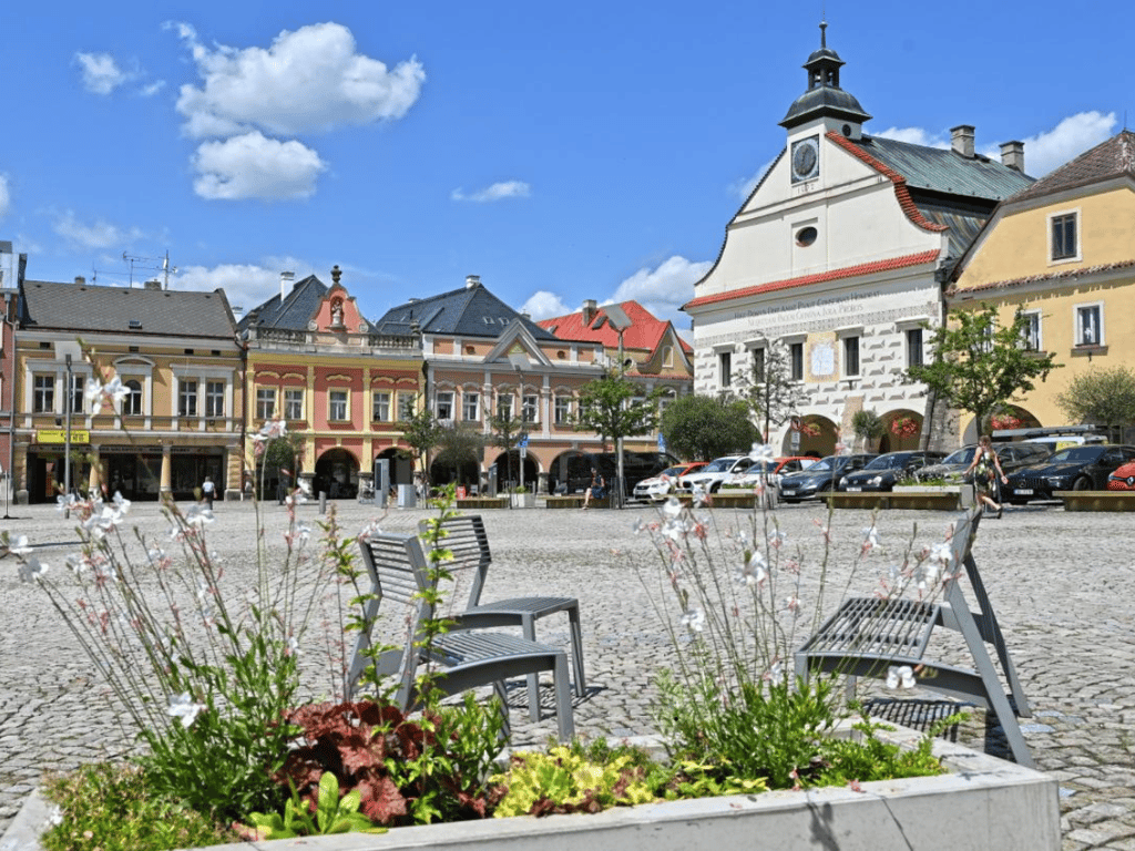 Zdravé město Dvůr Králové nad Labem vybírá nové logo. Hlasovat můžete do listopadu