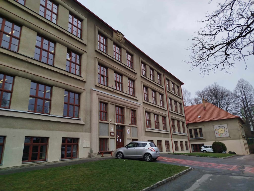 Nekonečný příběh ZŠ Havlíčkova. Jihlavská radnice opět hledá, kdo školu opraví