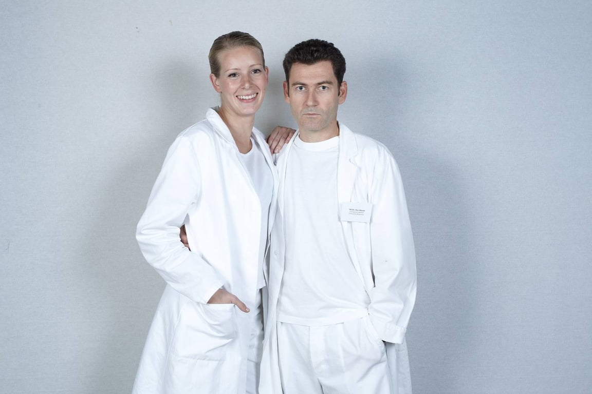 Herečka Anna Kulovaná slaví 44. U vody bez plavek, doma bez prstýnku a pořád s úsměvem