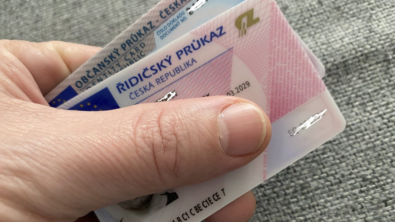 Zkontrolujte si řidičák: Letos skončí platnost 666 000 řidičům. Kdy vám? Kdo nezažádá včas, přijde o něj