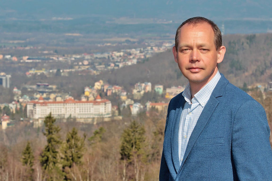 Ministr Kulhánek podal stížnost kvůli nižšímu počtu poslanců za Karlovarský kraj