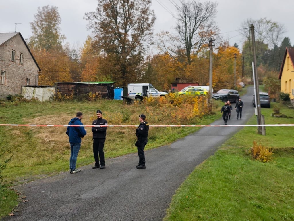 Senior, kterého policie podezírá z dvojnásobné vraždy ve Smržovce, dnes zemřel