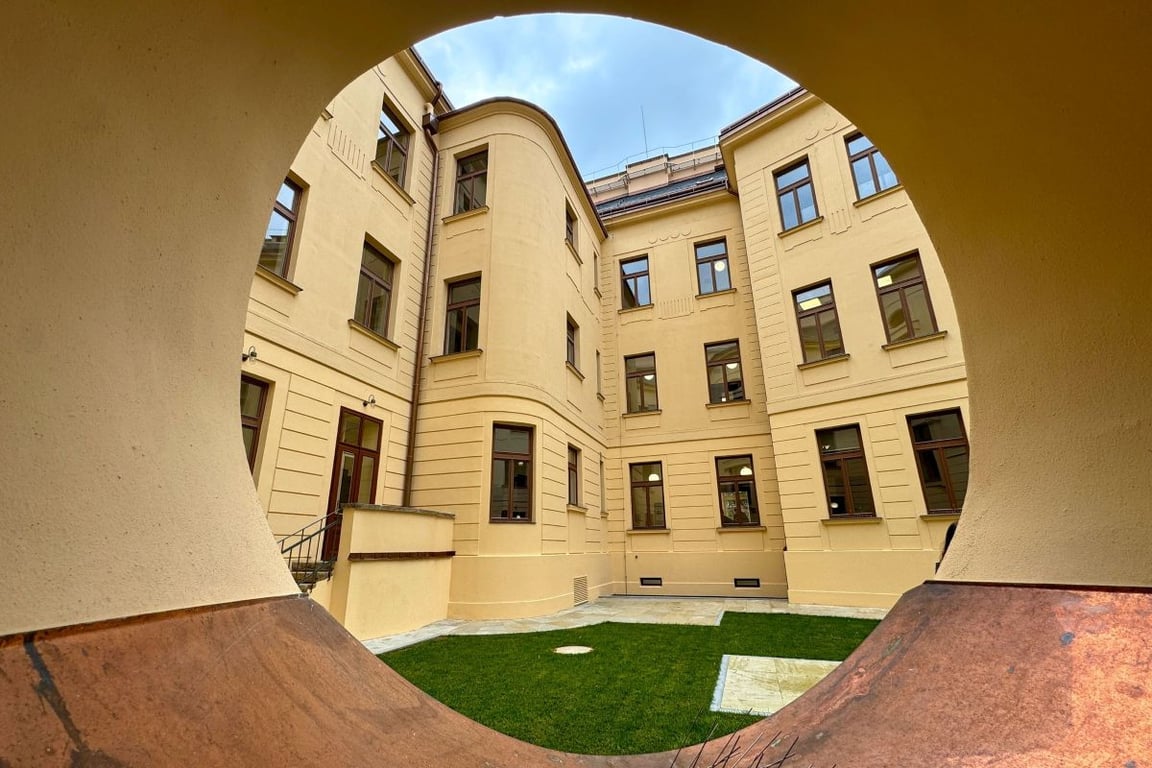 Opravená Pedagogická fakulta v Hradci zítra otevře brány veřejnosti