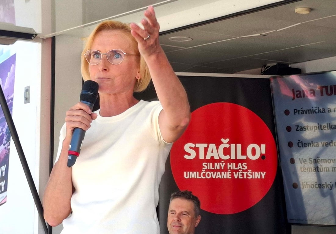 Konečná dává k dispozici post šéfky KSČM, strana svolala mimořádný sjezd