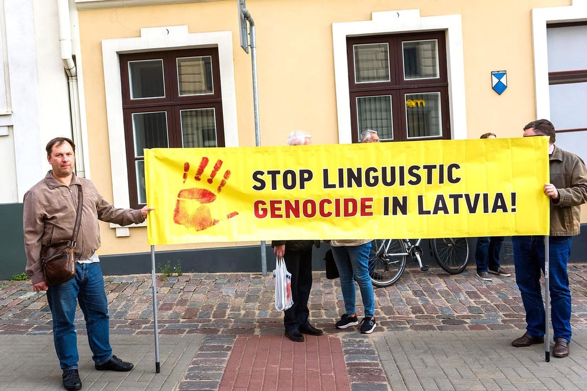 "Jazyková genocida". Ruští školáci v Pobaltí se začínají učit státní jazyk