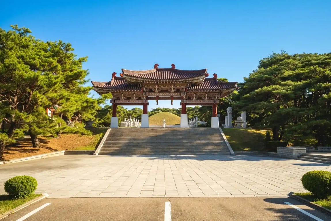 Co se stane, když turista v Severní Koreji osloví na ulici místní ženu. Co jí udělají na policii, žádný Evropan nepochopí