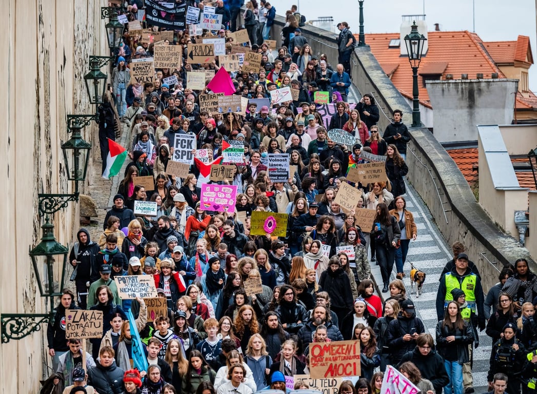"Moje tělo, moje volba." Prahou prošel pochod aktivistů za ženská a queer práva