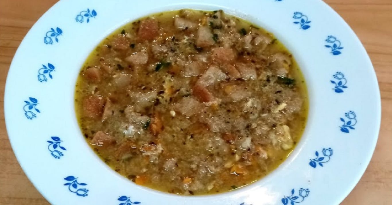 Ze starého chleba, který už nikdo nechtěl jsem během pár minut uvařila tuto geniální polévku – rychle, snadno a levně