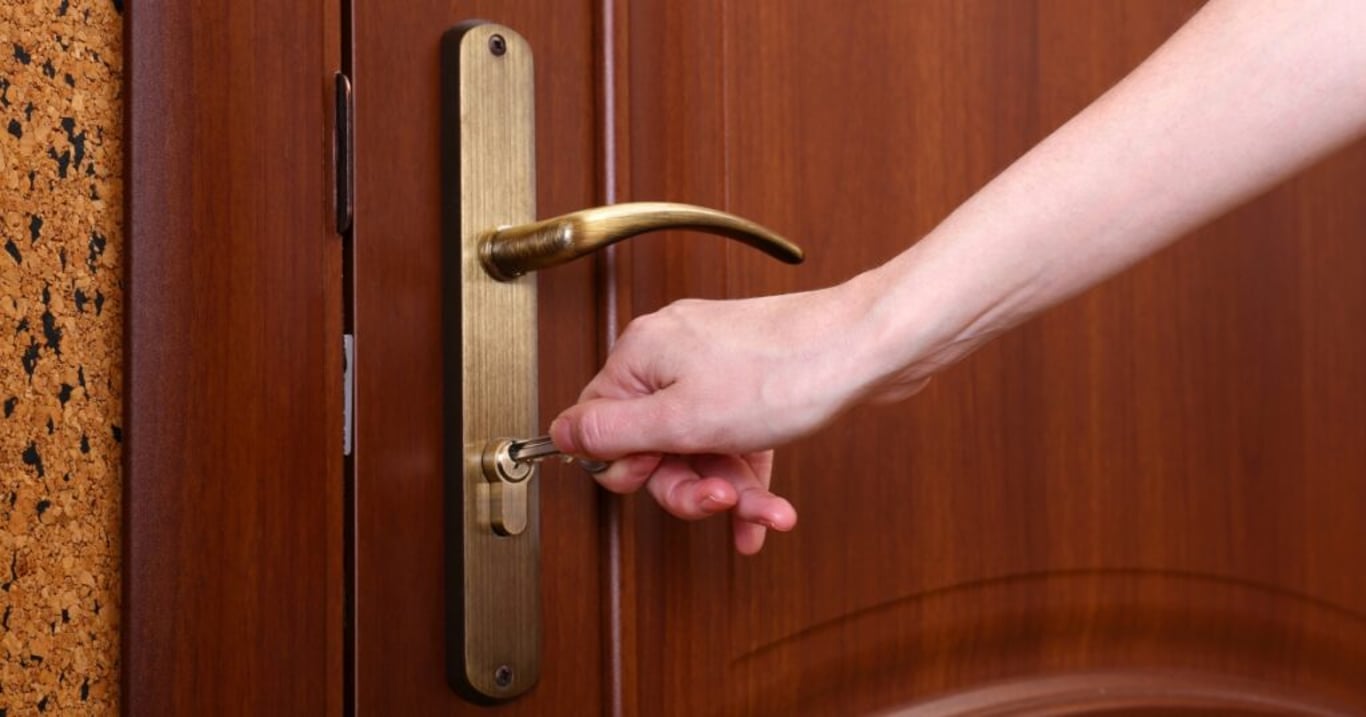 Bytoví zloději nemají šanci proti vychytávce s klíčem. Stačí ho nechat v zámku a pootočit