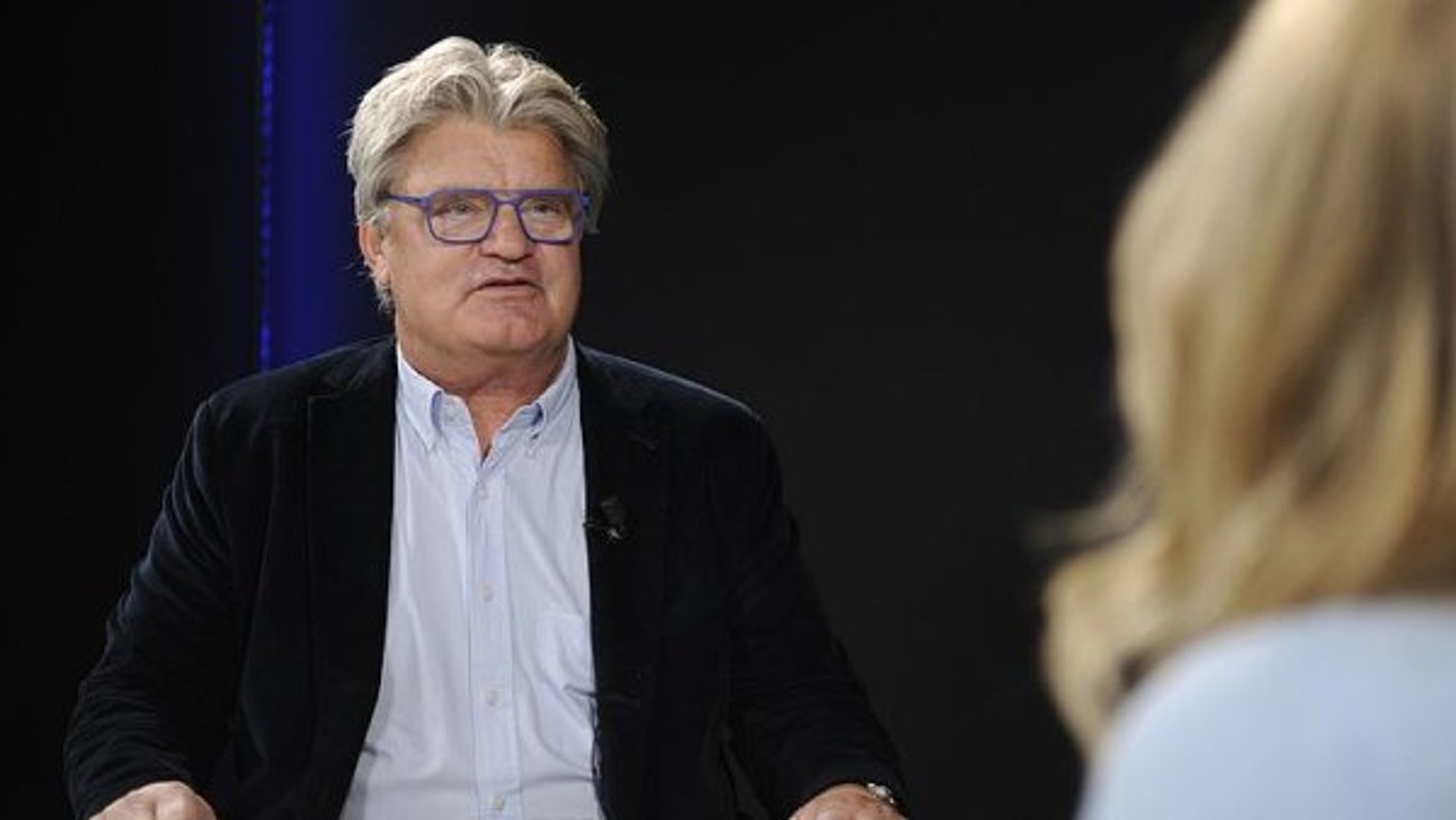 Od mobilů máme husí krky a kulatá záda, říká ortoped. A vysvětluje, kdo se má vyhnout barefoot botám