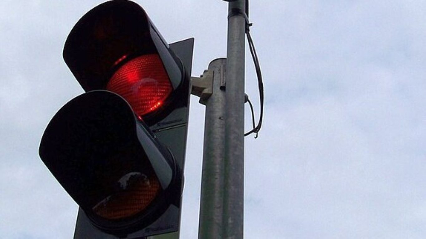Jízda na červenou může být legální. V této situaci řidičům pokuta nehrozí, mnozí o tom vůbec neví