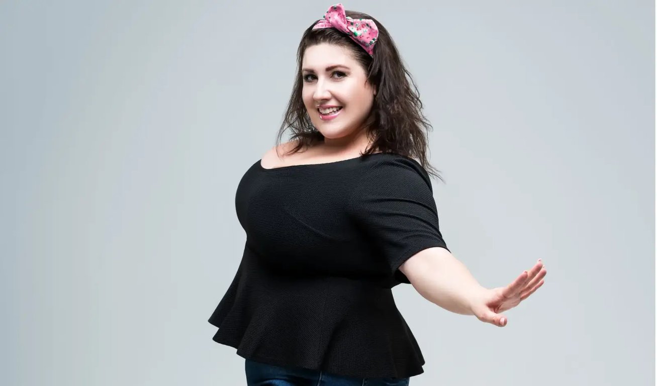 Máte pár kilo navíc? Nevadí. Tato šik tunika je dokonale schová a zdůrazní to krásné na vás