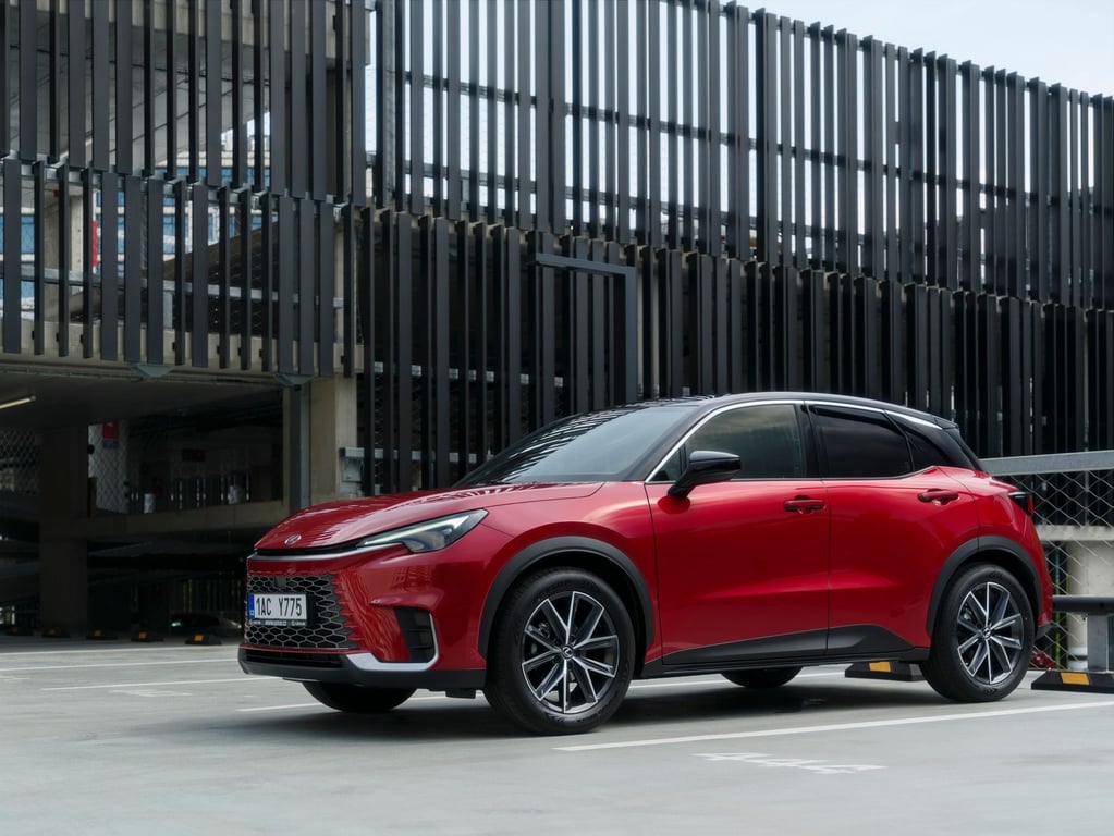 Slevy takové, že se jim ani nechce věřit. Automobilky se předhánějí v lovu zákazníků