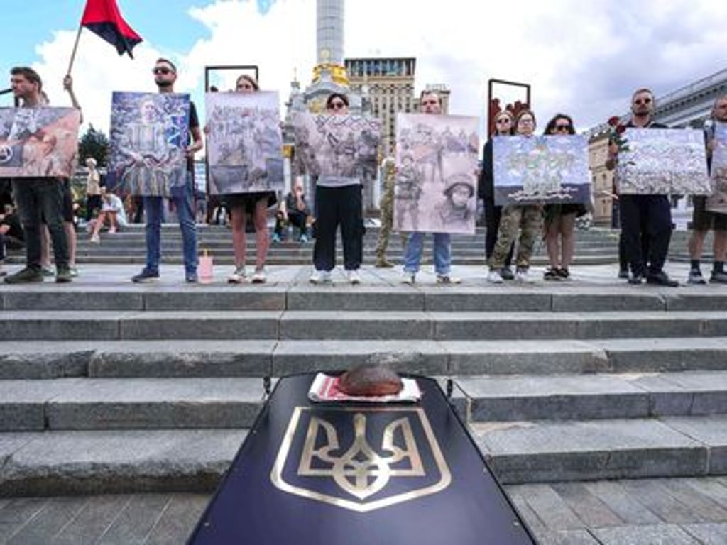 Anarchista, výtvarník, bojovník: Ukrajinský Majdan se rozloučil s "umělcem bolesti"