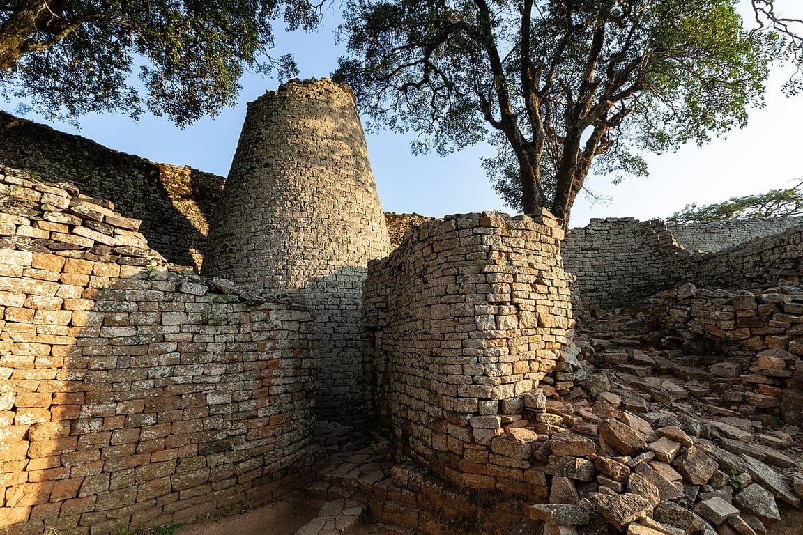 ZEĎ VYŠŠÍ NEŽ HRAD: Velké Zimbabwe, africké město, které ovládalo globální obchod se zlatem