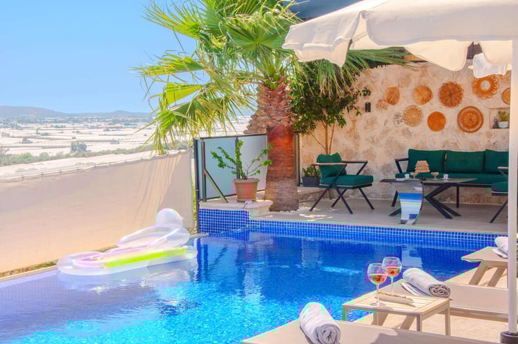 1kiralik-yazlik-villa-villa-ruzanna- (9).jpg