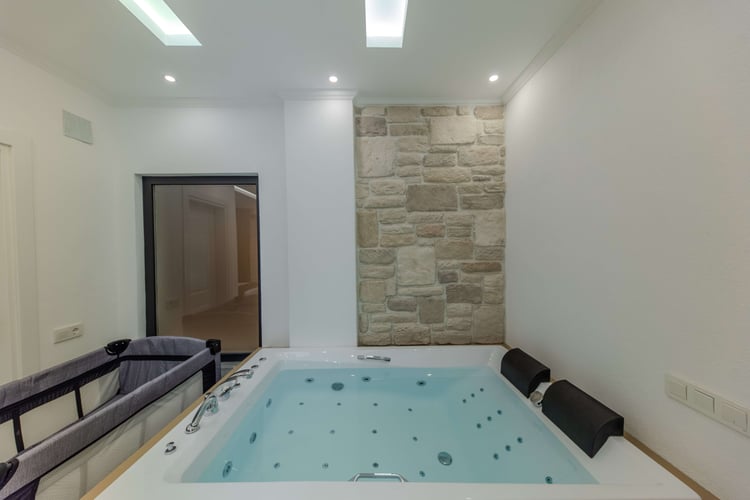 1kiralik-yazlik-jakuzili-villa-villa-elysium- (13).jpg