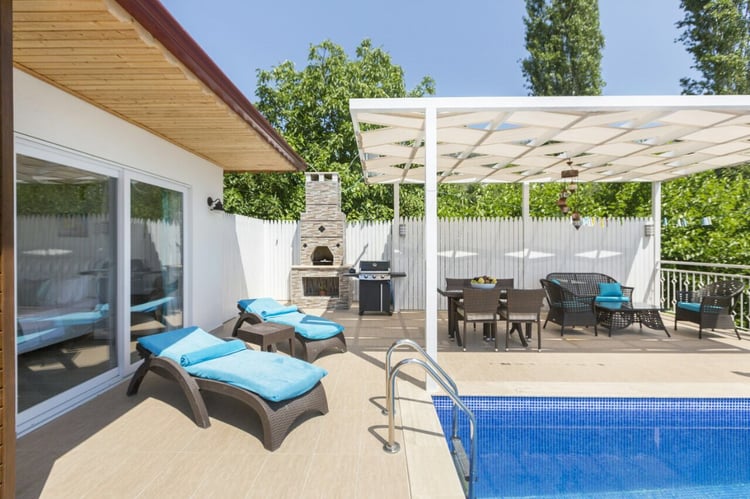 1kiralik-yazlik-villa-villa-pinar- (6).jpeg