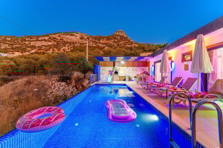 1kiralik-yazlik-villa-villa-ecba- (17).jpg