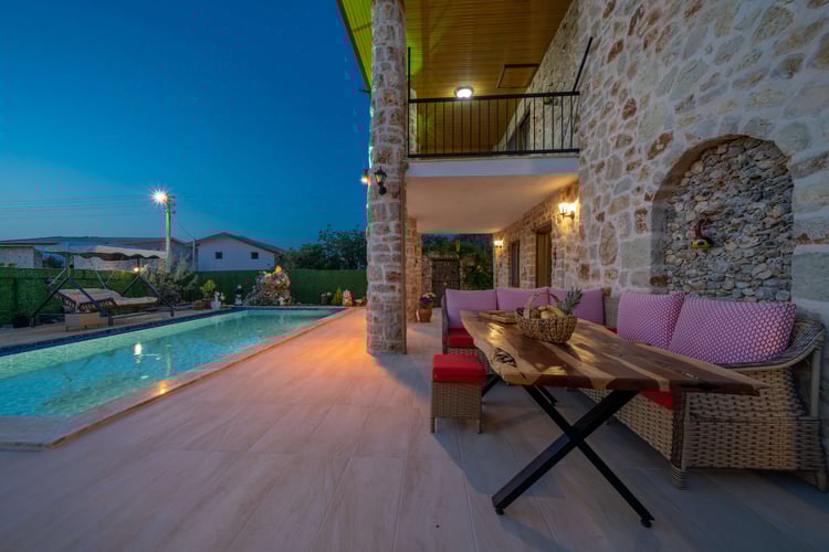 1kiralik-tatil-villasi-villa-güneş-kaş- (22).jpg