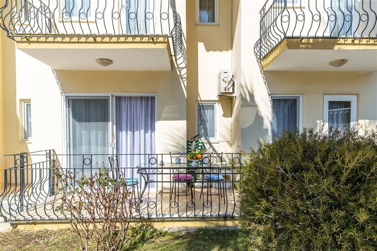 yazlik-kiralik-ortak-havuzlu-apart-apart-gokay- (1).jpg