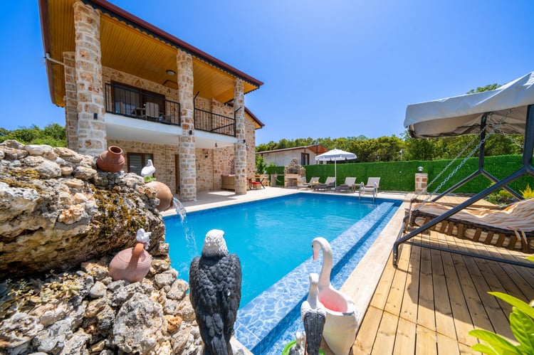 1kiralik-tatil-villasi-villa-güneş-kaş- (3).jpg