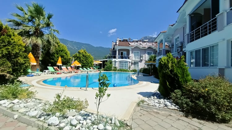 kiralik-ortak-havuzlu-apart-apart-baba- (7).jpg