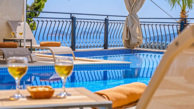 1kiralik-deniz-manzarali-villa-villa-beyaz- (11).jpg