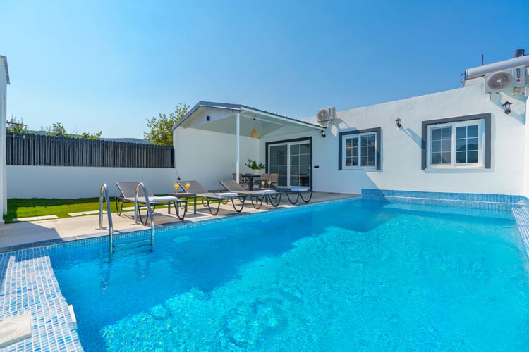 1kiralik-yazlik-villa-villa-zehra- (8).jpg